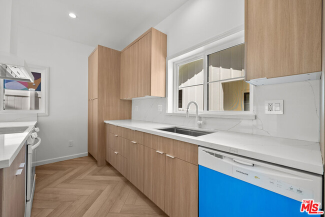 Building Photo - 847 Huntley Dr