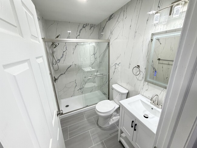 Building Photo - 384 Summit Ave