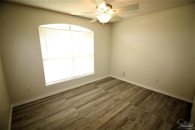 Building Photo - 354 Mizzen Ln