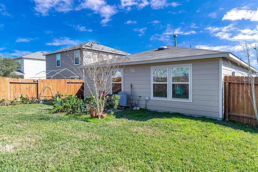 Building Photo - 1617 Perennial Ln
