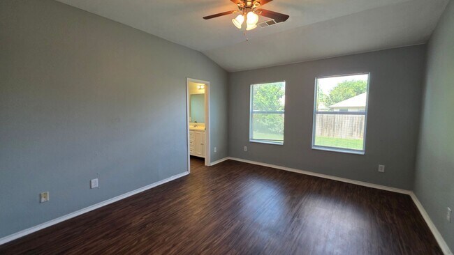 Building Photo - 5820 Show Master Ln