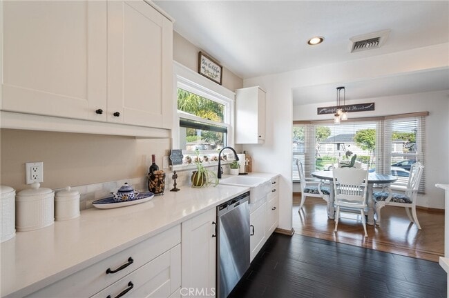 Building Photo - 4637 Hackett Ave