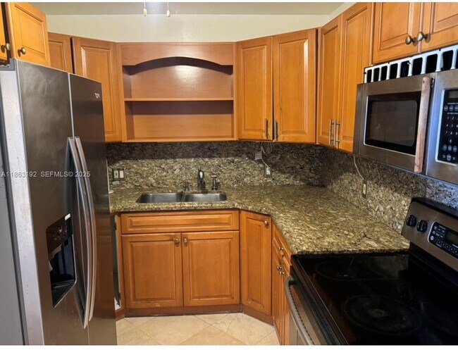 Building Photo - 2500 NE 135th St