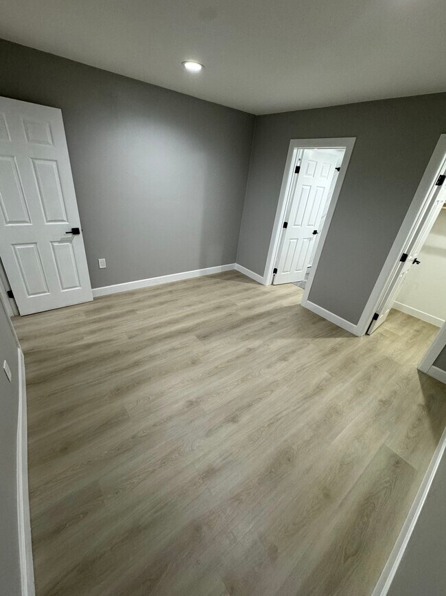 Building Photo - 6476 Orizaba Ave