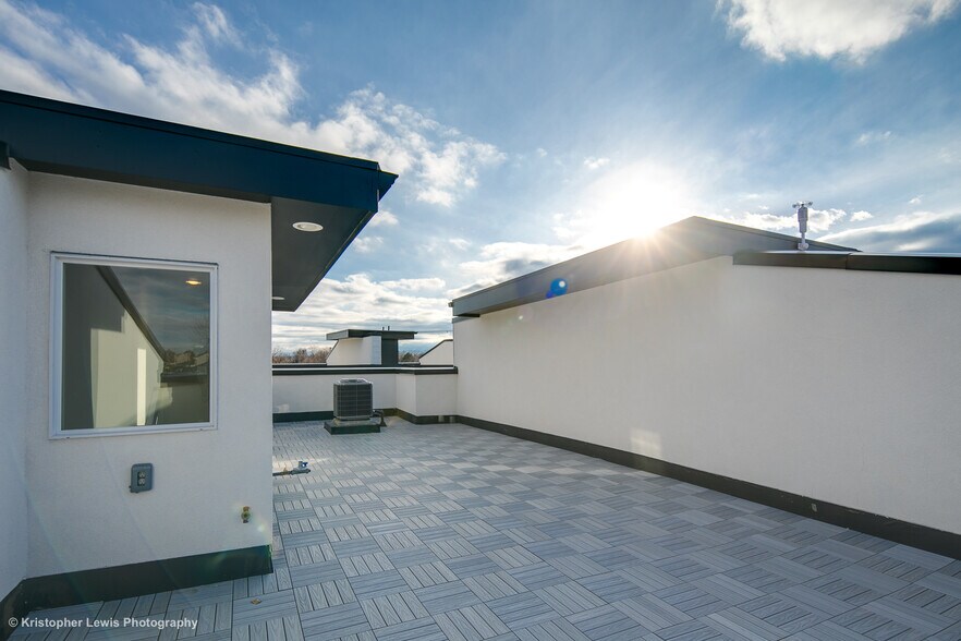 Building Photo - 1559 King St