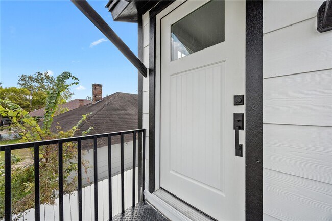 Building Photo - 3229 Holman St