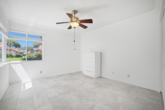 Building Photo - 6070 Sunny Manor Ct