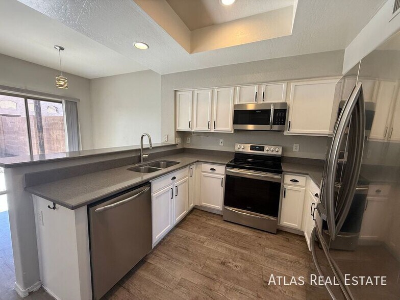 Building Photo - 2040 N 106th Ave