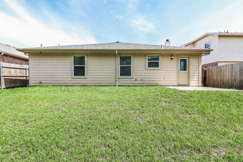 Building Photo - 7948 Meadow View Tr