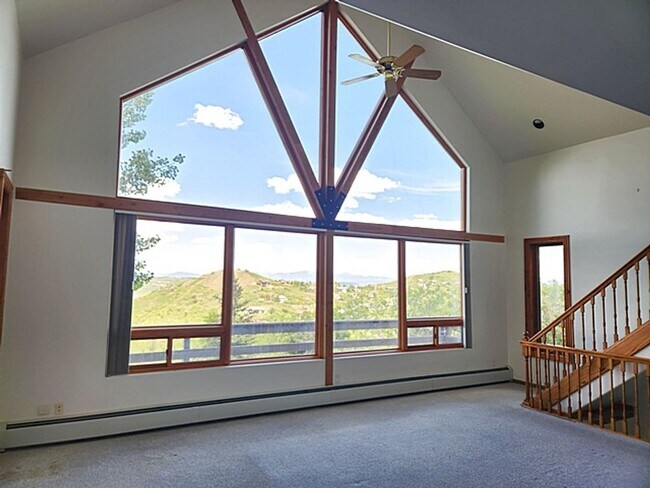 Building Photo - Private Pinebrook Estates Home