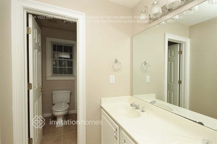 Building Photo - 1905 Oak Wind Ln NE