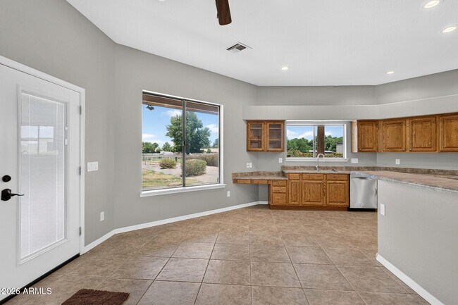 Building Photo - 3002 E Sherry Ln