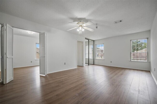 Building Photo - 2387 Crescent Park Dr