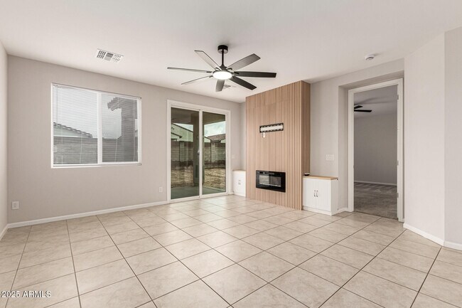 Building Photo - 24590 W Hilton Ave