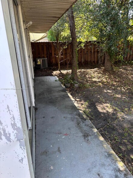 Building Photo - 9761 W Heather Ln
