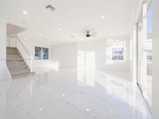 Building Photo - 801 Tanglewood Cir