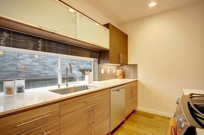 Building Photo - 5938 California Ave SW