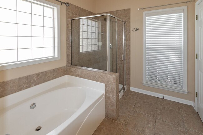 Building Photo - Home for rent in Hghland Ridge