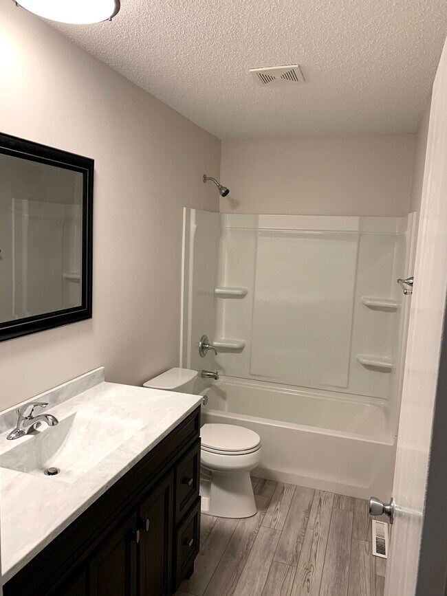 Building Photo - 1544 E Park Ave