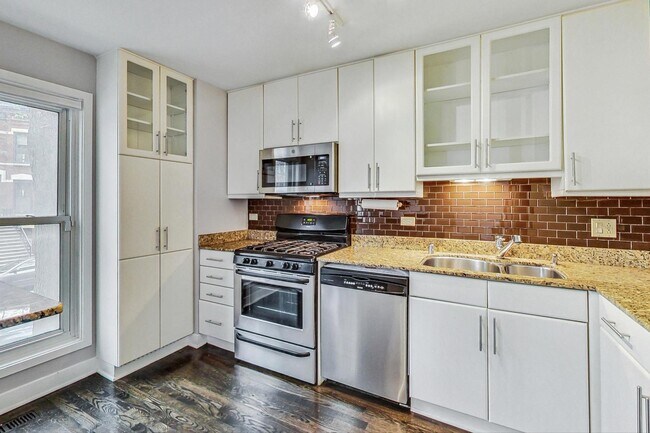 Building Photo - 1449 W Lexington St
