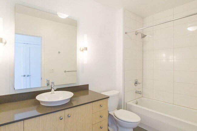 Building Photo - 2Bd/2Ba Seattle Condo