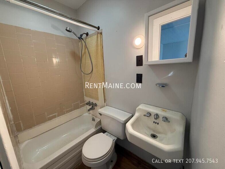 Building Photo - 74 Court St