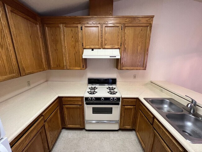 Building Photo - 929