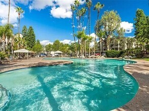 Building Photo - 5565 Canoga Ave