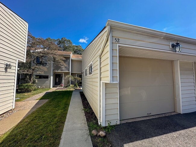 Building Photo - 52 Currier Way