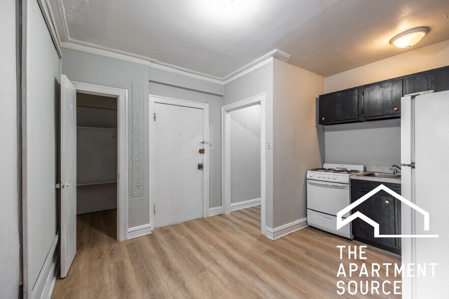 Building Photo - 1350 N Dearborn St