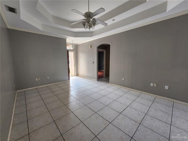 Building Photo - 18 Kerria Ave