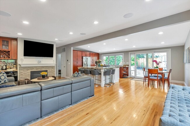Building Photo - Gorgeous Vibrant Home In Santa Clara