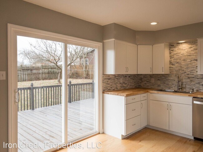 Building Photo - 3 br, 2 bath House - 16 King Arthur Place