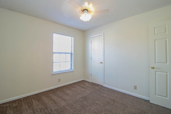 Building Photo - 108-3 Hickory Trace