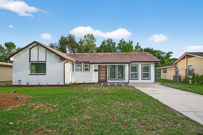 Building Photo - 7131 Mobud Dr