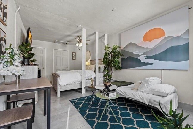 Building Photo - 12101 Everglades St