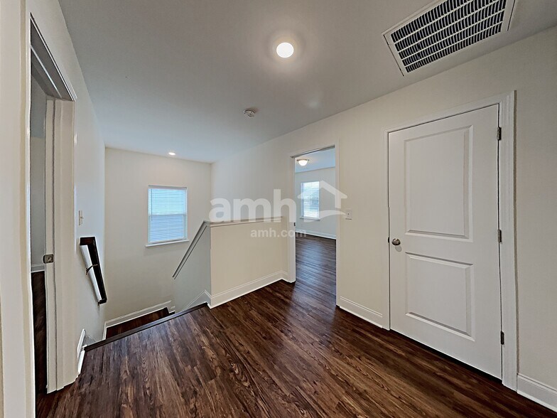 Building Photo - 4849 Chutney Dr