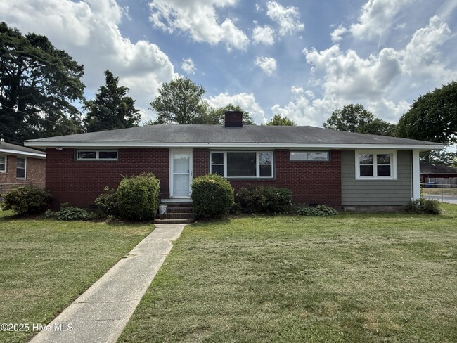Primary Photo - 2500 E 3rd St