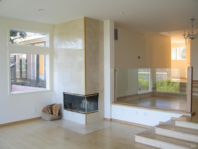 Building Photo - 230 Diviso St