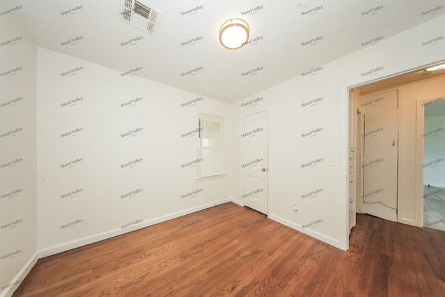 Building Photo - 804 Proctor Pl