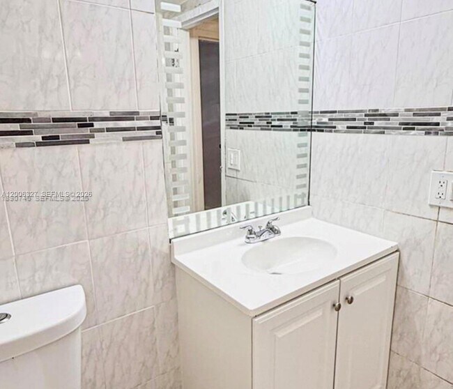 Building Photo - 5100 SW 41st St