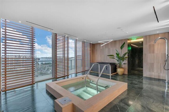 Building Photo - 1400 Biscayne Blvd