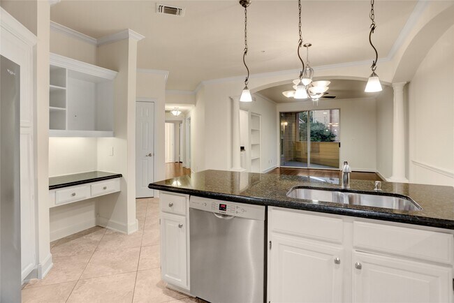 Building Photo - 2111 Welch St