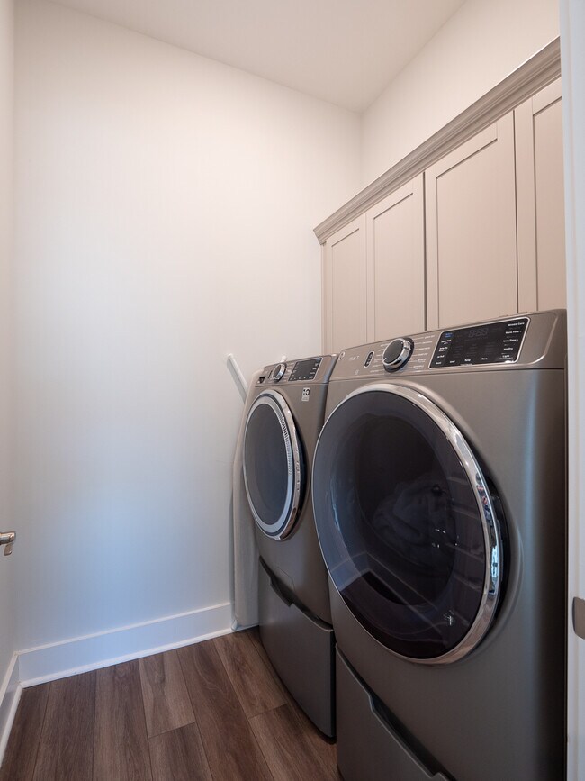 high end washer and dryer included - 3498 Habenaria Rd