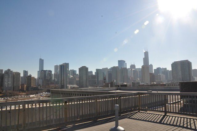 Building Photo - 680 N Green St