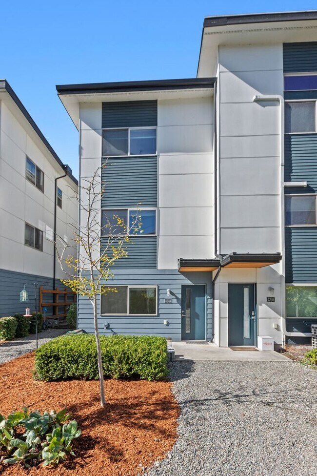 Building Photo - 3bd/1.5ba Seattle Townhouse