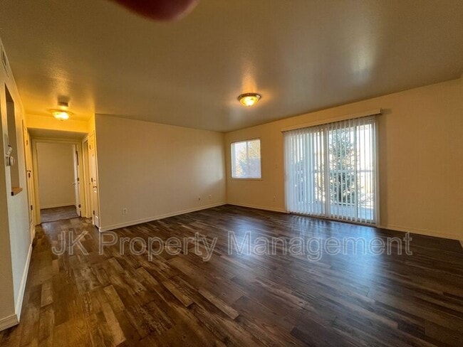 Building Photo - 1210 5th St S