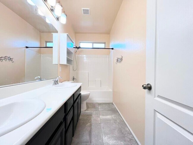 Building Photo - 930 Safe Sapphire Way