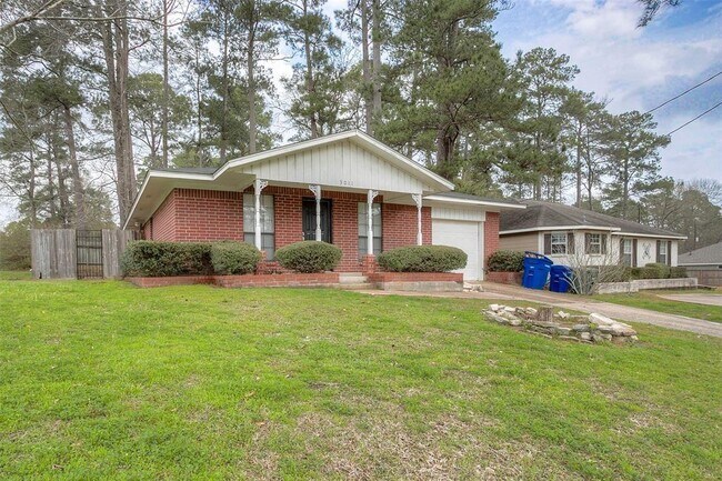 Building Photo - 3011 Sand Dr