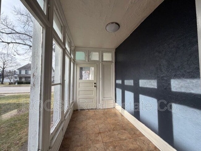 Building Photo - 902-904 1/2 S Limestone St.